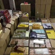 <b>微信卖中华烟一条180元？其实非高仿香烟是真的靠谱，到付直邮</b>